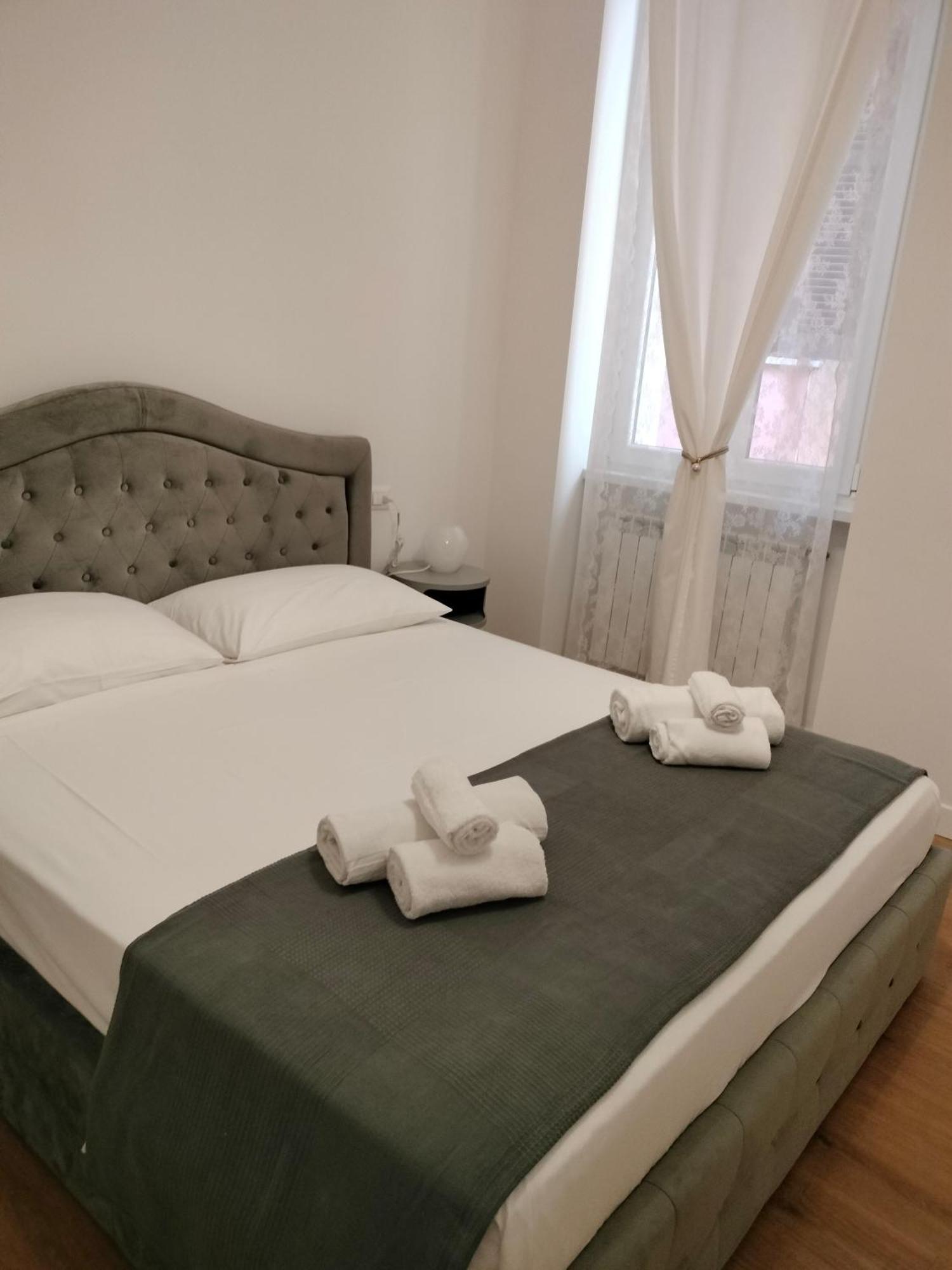 Harmony In Rome Ll — Photos 3